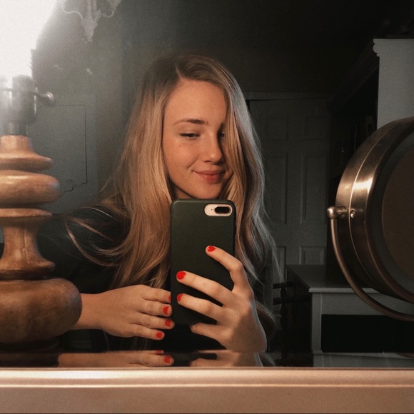 Meet your Posher, Sarah - Picture 1 of 1